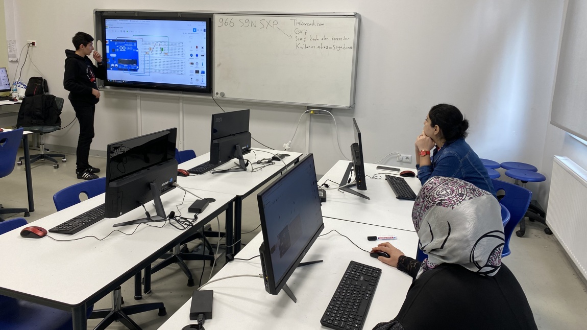 CodeWeek Farkındalığı: Öğrenciden Öğretmene Robotik Kodlama Dersi (19.10.2023)